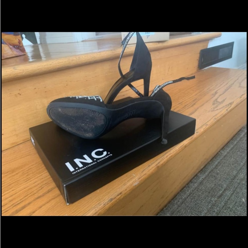 INC HEELS - Picture 3 of 3